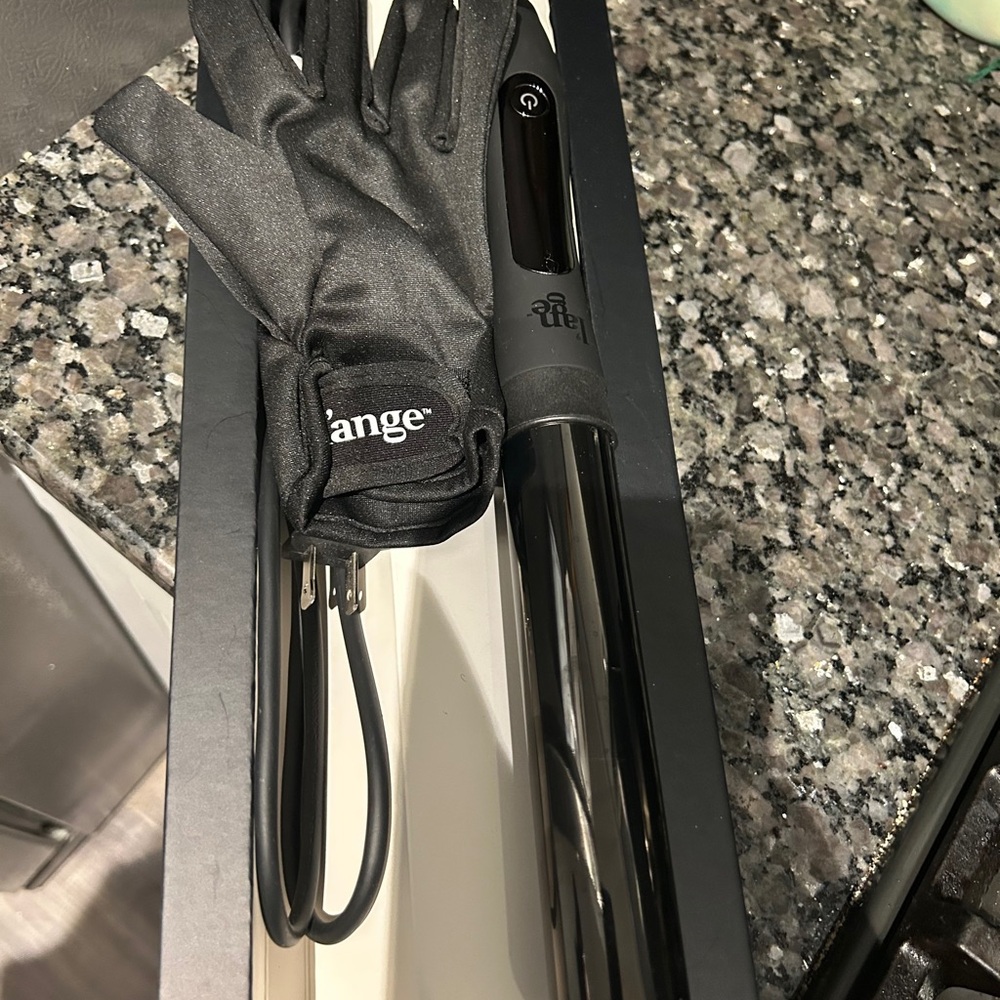 Lange Black Hair Styling Tool with Glove